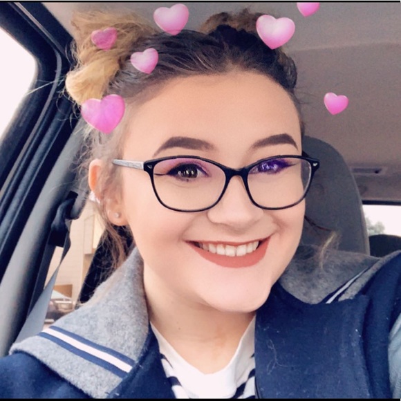 Meet your Posher, Erin - Picture 1 of 3